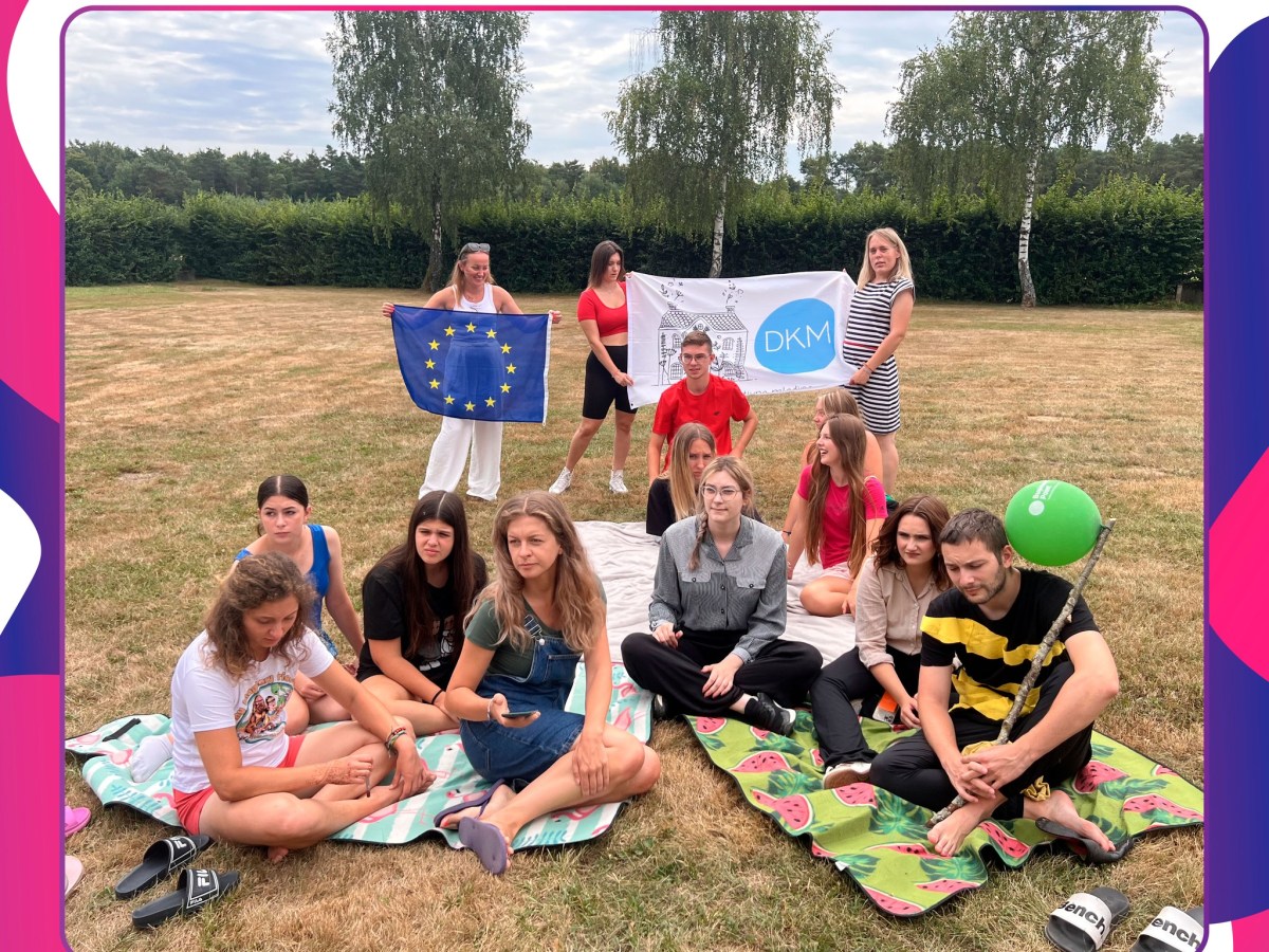 “Gradimo mostove, ne&nbsp;zidov!”